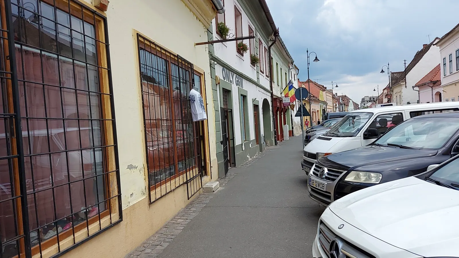 Strada 9 Mai din Sibiu, cu intrarea Only GSM